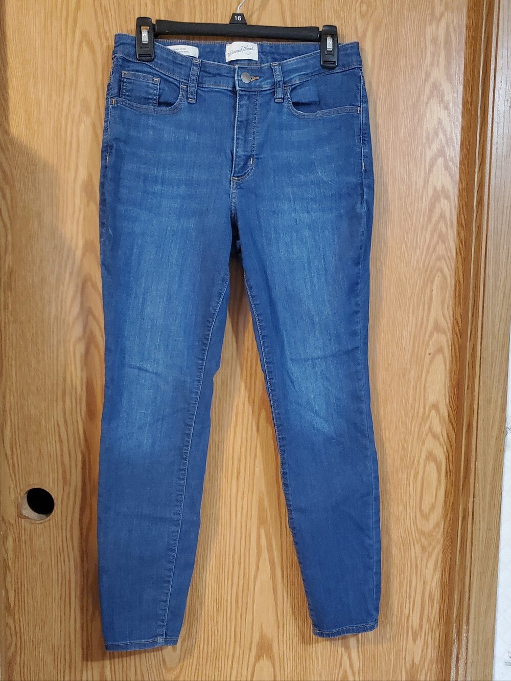 Universal Thread Blue Mid Rise Skinny Jeans  Size 8